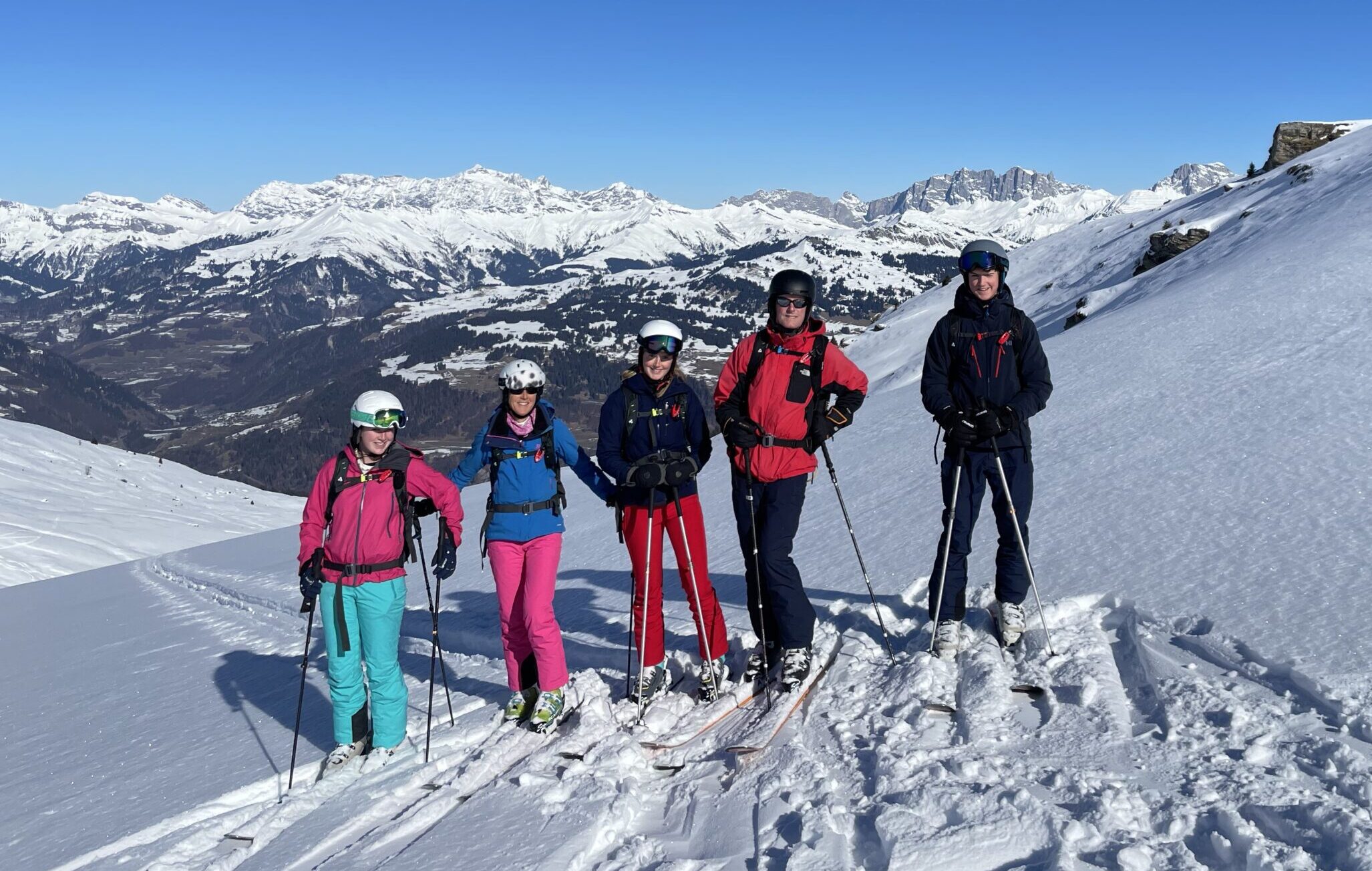 Bergführer, Johnny Müller, peakdreams, happy guests, ski touring, guidelife, offpiste, freeride, safety first, fresh tracks, Andermatt, UIAGM, Switzerland